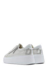 کتونی زنانه نقره ای با زیره ضخیم و زیپ کناری چرم دری مد