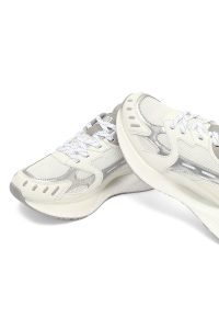 کتونی زنانه نقره‌ای بنددار لژدار دری مد Studio