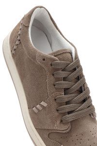 کتونی زنانه چرم جیر بژ مایل به خاکستری بنددار دری مد