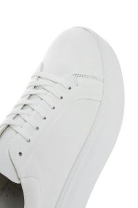 کتونی زنانه چرم سفید بنددار لژدار دری مد