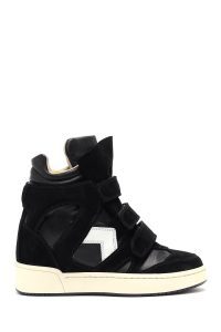 کتونی زنانه چرم مشکی بنددار با لژ بلند دری مد