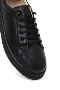 کتونی زنانه چرم مشکی بنددار دری مد