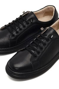 کتونی زنانه چرم مشکی بنددار دری مد