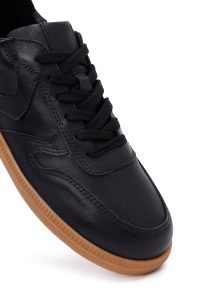 کتونی زنانه چرم مشکی بنددار دری مد