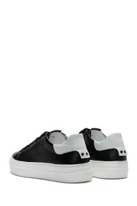 کتونی زنانه چرم مشکی بنددار لژدار دری مد