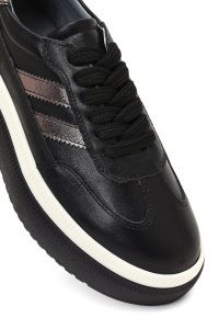 کتونی زنانه چرم مشکی بنددار لژدار دری مد