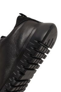 کتونی زنانه چرم مشکی بنددار لژدار دری مد