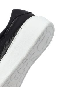 کتونی زنانه چرم مشکی بنددار لژدار دری مد