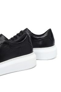 کتونی زنانه چرم مشکی بنددار لژدار دری مد