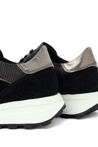 کتونی زنانه چرم مشکی بنددار لژدار دری مد