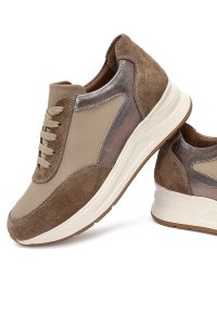 کتونی زنانه چرم ویزون بنددار لژدار دری مد