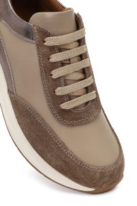 کتونی زنانه چرم ویزون بنددار لژدار دری مد