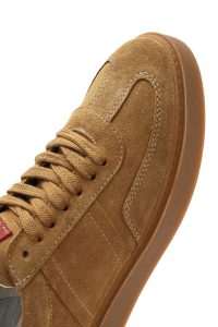 کتونی زنونه چرم جیر عسلی بنددار دری مد