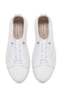 کتونی زنونه چرم طرحدار سفید بنددار راحتی دری مد