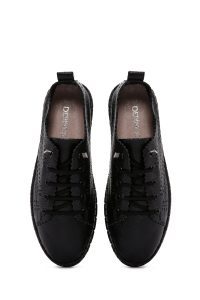 کتونی زنونه چرم طرحدار مشکی بنددار راحتی دری مد