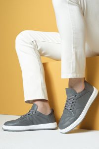 کتونی مردانه چرم خاکی بنددار دری مد