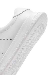 کتونی مردانه چرم سفید بنددار دری مد