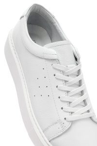 کتونی مردانه چرم سفید بنددار زیره ضخیم دری مد