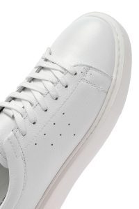 کتونی مردانه چرم سفید بنددار زیره ضخیم دری مد