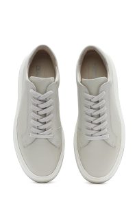 کتونی مردانه چرم سفید بنددار زیره ضخیم دری مد