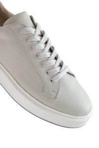 کتونی مردانه چرم سفید بنددار زیره ضخیم دری مد