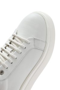 کتونی مردانه چرم سفید بنددار زیره ضخیم دری مد