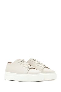 کتونی مردانه چرم سفید بنددار زیره ضخیم دری مد