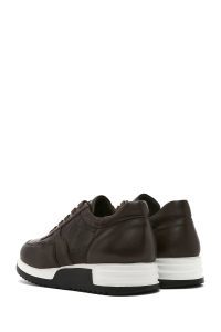 کتونی مردانه چرم قهوه‌ای بنددار دری مد