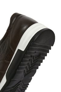 کتونی مردانه چرم قهوه‌ای بنددار دری مد