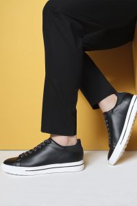 کتونی مردانه چرم مشکی بنددار دری مد