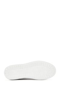 کتونی مردانه چرم مشکی بنددار دری مد