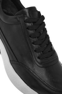 کتونی مردانه چرم مشکی بنددار زیره ضخیم دری مد