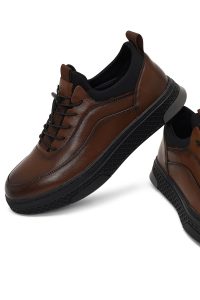 کتونی مردانه چرمی قهوه‌ای بندی با زیره ضخیم دری مد