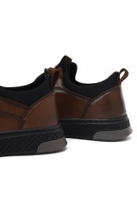 کتونی مردانه چرمی قهوه‌ای بندی با زیره ضخیم دری مد