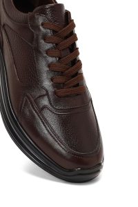 کتونی مردانه چرمی قهوه‌ای بندی کژوال با زیره ضخیم دری مد