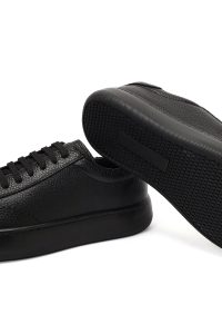 کتونی مردانه چرمی مشکی بندی با زیره ضخیم دری مد