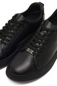 کتونی مردانه چرمی مشکی بندی با زیره ضخیم دری مد