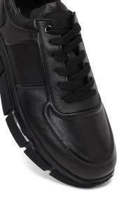 کتونی مردانه چرمی مشکی بندی با زیره ضخیم دری مد