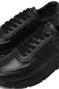 کتونی مردانه چرمی مشکی بندی با زیره ضخیم دری مد