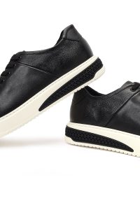 کتونی مردانه چرمی مشکی بندی با زیره ضخیم دری مد