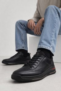 کتونی مردانه چرمی مشکی بندی دری مد