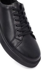 کتونی مردانه چرمی مشکی بندی دری‌مد