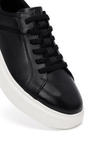 کتونی مردانه چرمی مشکی بندی زیره ضخیم دری مد