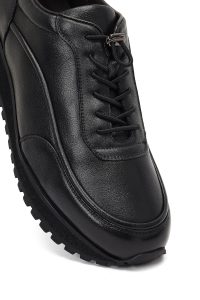 کتونی مردانه چرمی مشکی بندی کژوال با زیره ضخیم دری مد