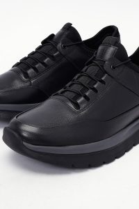 کتونی مردانه چرمی مشکی بندی کژوال دری مد