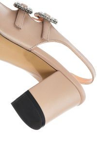 کفش زنانه بژ چرم نگین‌دار پاشنه‌ضخیم پشت باز سگک‌دار دری مد