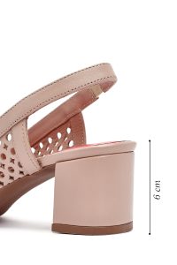 کفش زنانه بژ چرم پاشنه‌ضخیم کوتاه پشت باز دری مد