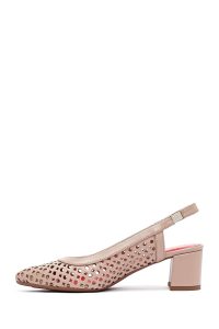 کفش زنانه بژ چرم پاشنه‌ضخیم کوتاه پشت باز دری مد