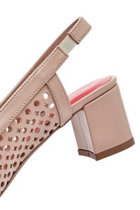 کفش زنانه بژ چرم پاشنه‌ضخیم کوتاه پشت باز دری مد