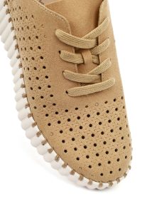 کفش زنانه جیر شتری طرح‌دار بندی لژدار راحتی دری مد